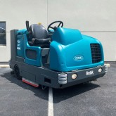Tennant M30 Rider Scrubber/Sweeper Tennant M30 Rider Scrubber/Sweeper