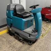 Tennant T-7 Rider Floor Scrubber